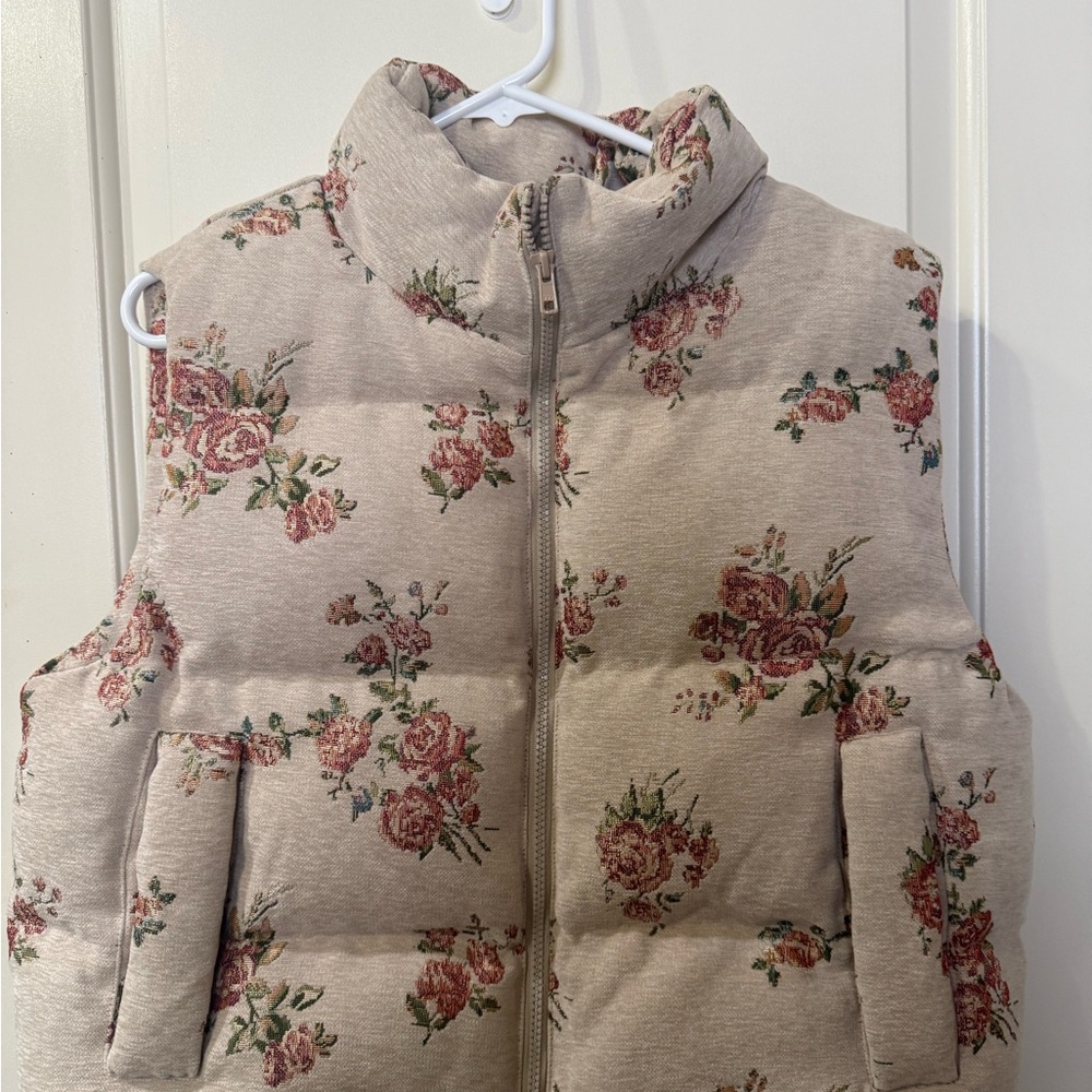Jacquie the label - Floral jacquard  Puffer Vest in Cream and Pink